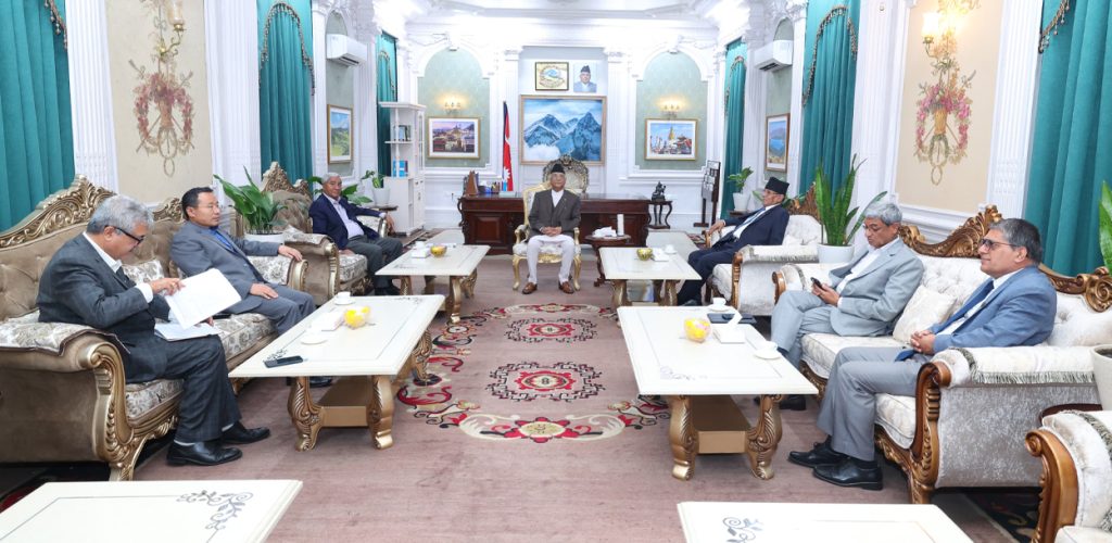 मुख्य तिन दलको छलफल जारी