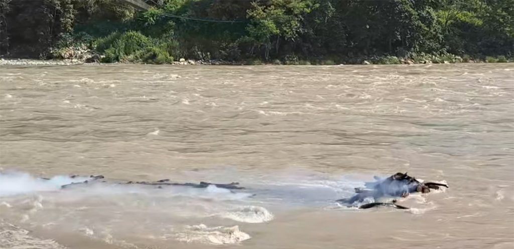 अन्त्येष्टि गरिँदै गरेको चिता त्रिशूली नदीले बगायो