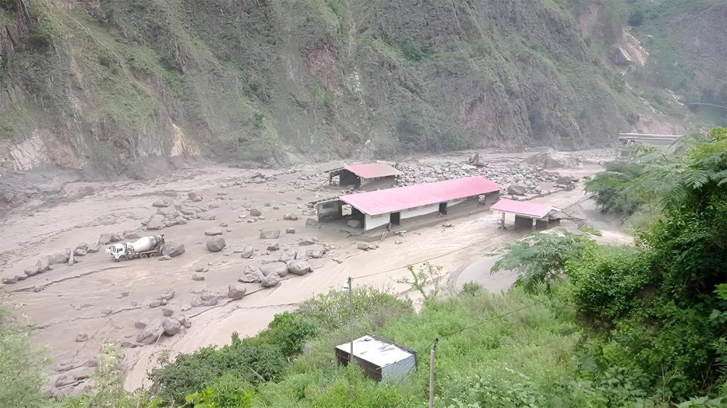 चीनतर्फबाट आएको बाढीका कारण रसुवामा १८ जना बेपत्ता, ९ जनाको उद्धार