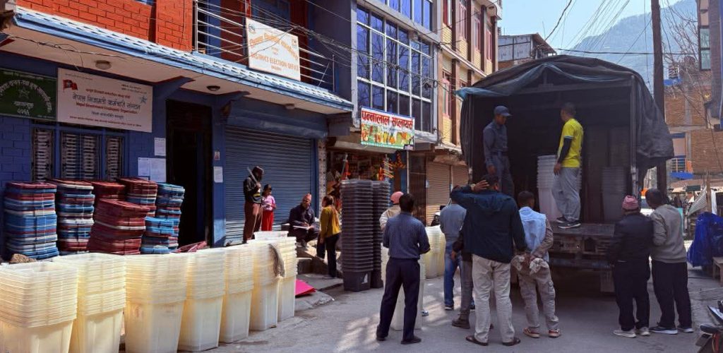 निर्वाचनका लागि ७५ जिल्लामा निर्वाचन सामग्रीसहित मतपत्र पुर्‍याइयो