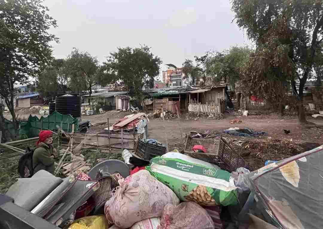 थापाथली सुकुम्बासी बस्ती हटाउन डोजर, यसपटक शान्तिपूर्ण रूपमा खाली गराउने प्रयास